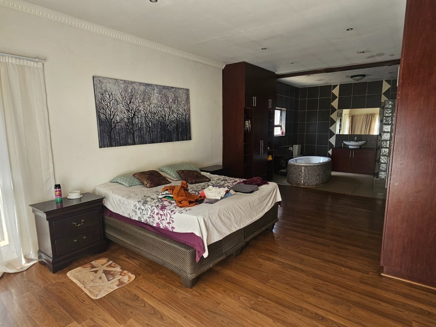 5 Bedroom Property for Sale in Woodland Hills Free State